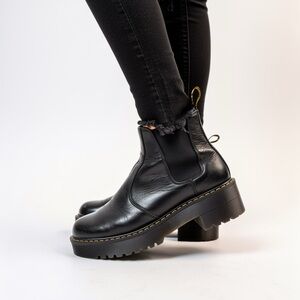 DR. MARTENS BLACK LEATHER PLATFORM ROMETTY BOOTS WOMAN 38